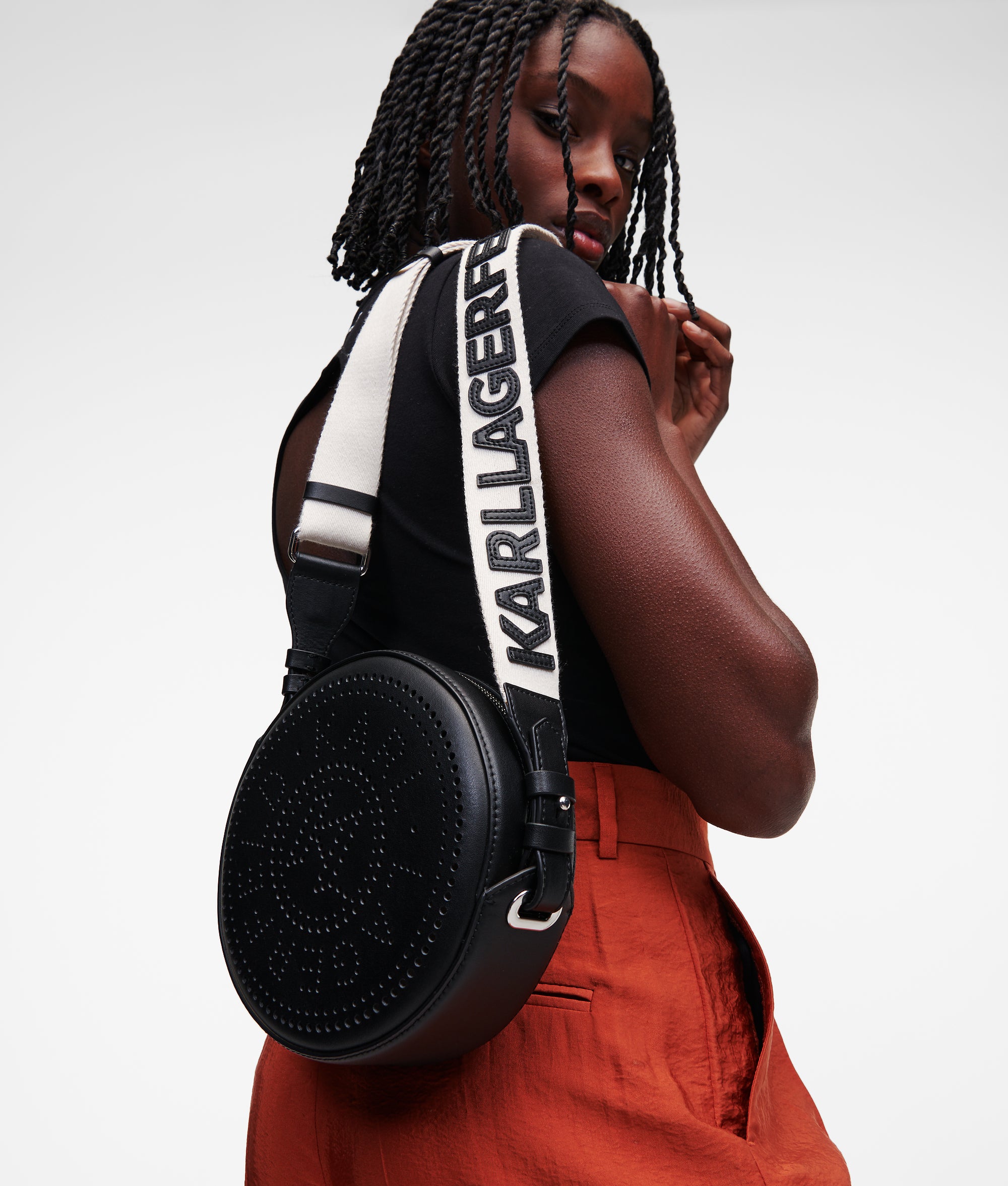 K/CIRCLE EMBOSSED LOGO ROUND CROSSBODY BAG - Image 2